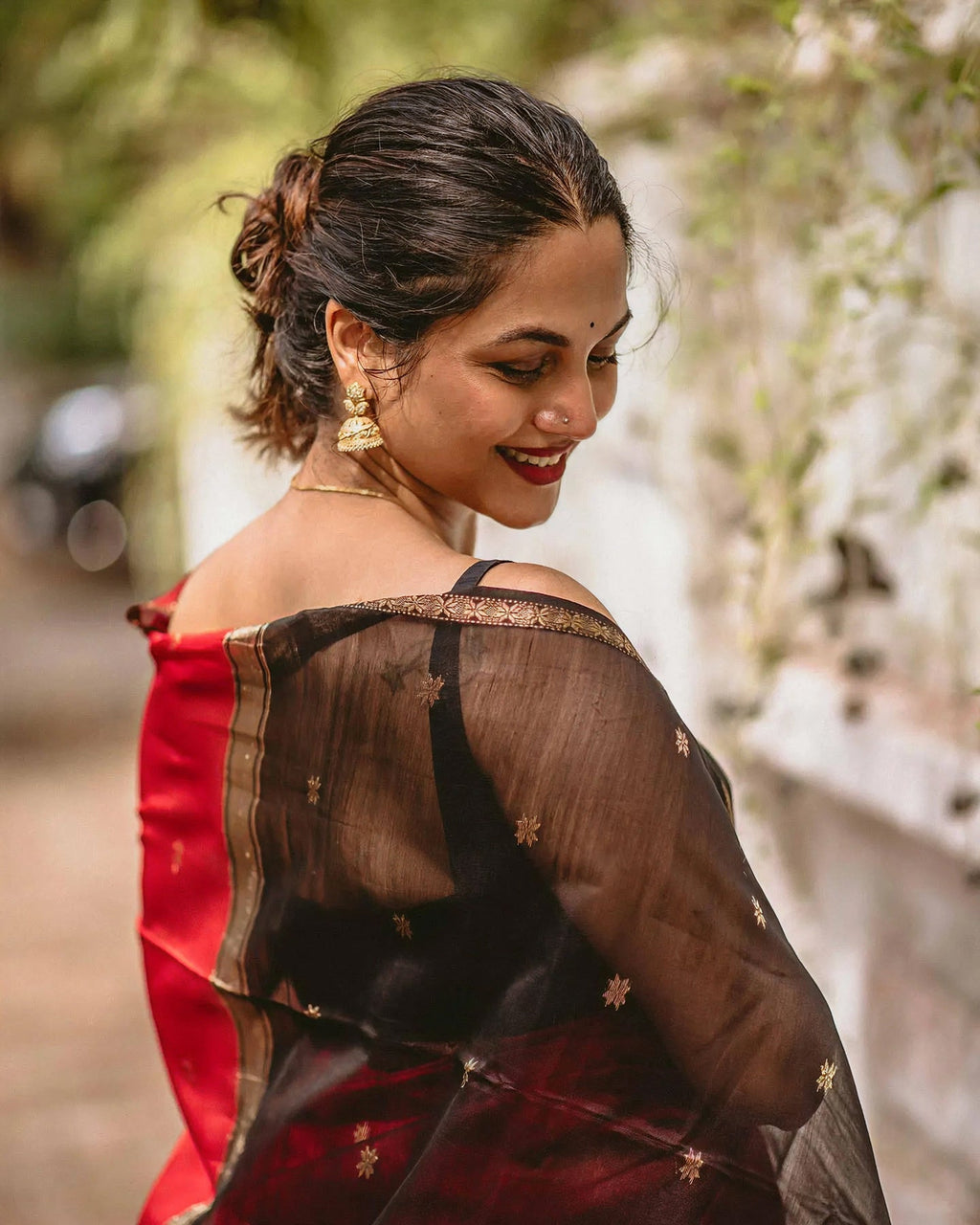Red Jacquard Saree – Festive, Elegant & Premium Ethnic Wear