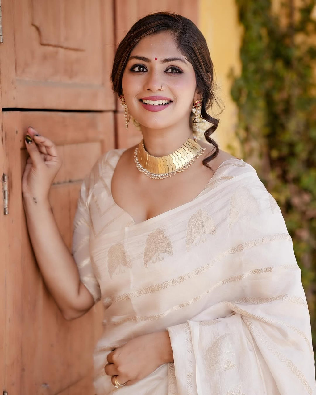 Elegant Off-White Jacquard Saree