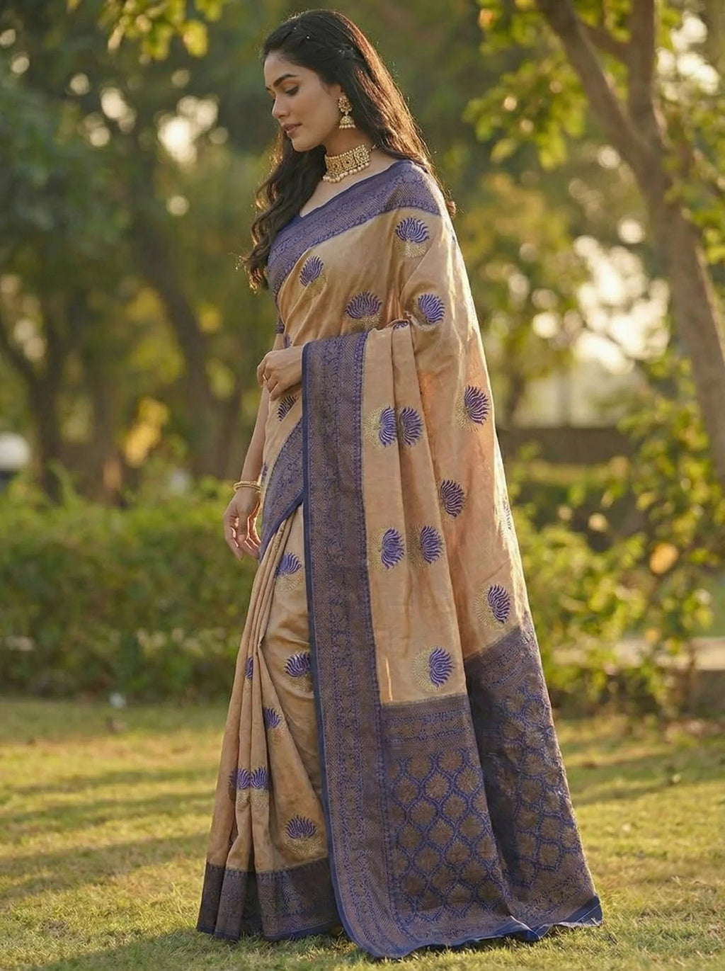 Peach & Navy Blue Dual-Tone Jacquard Silk Saree with Elegant Woven Design