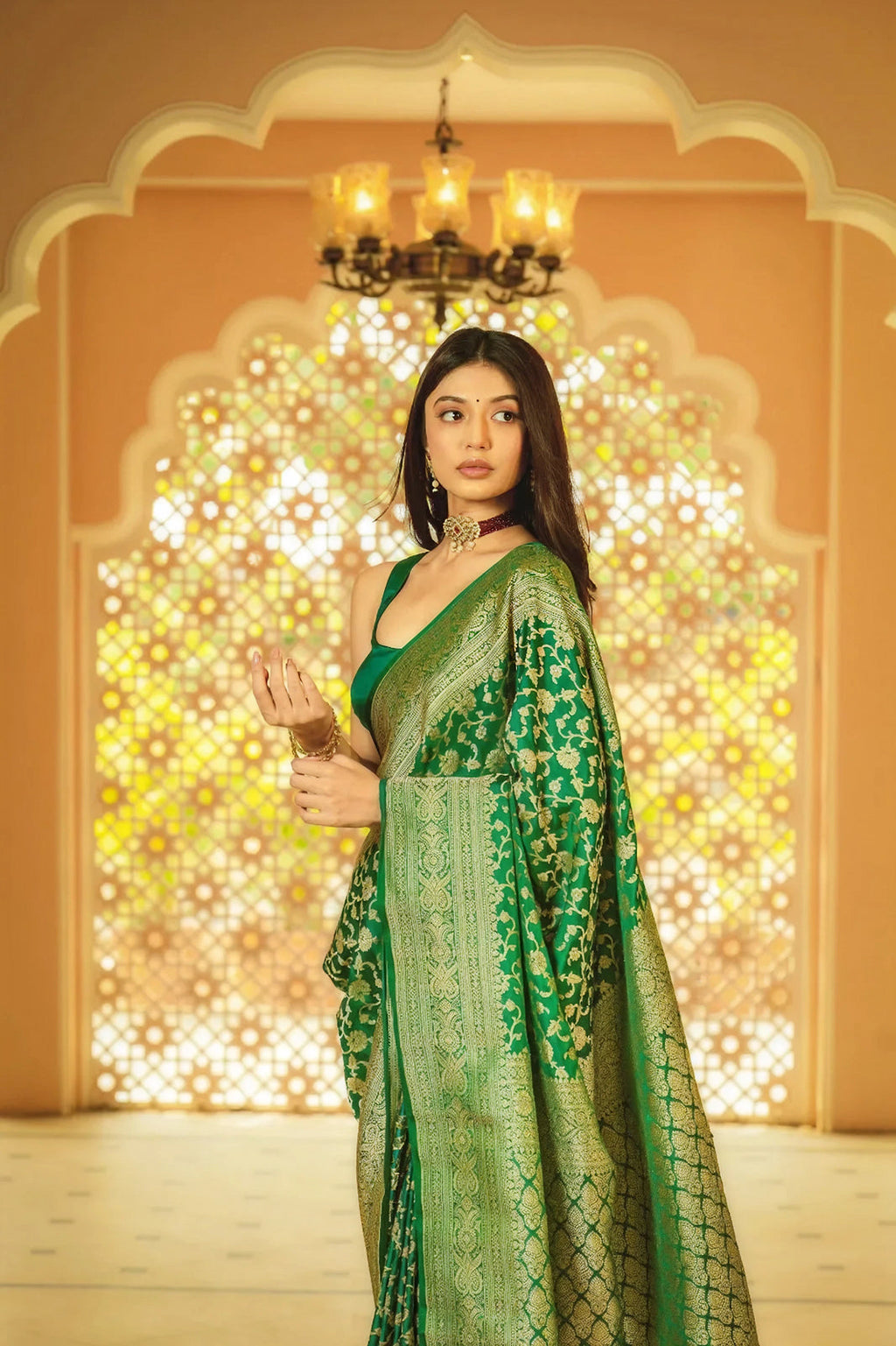 Vibrant Green Jacquard Saree – Premium Woven Saree for Festive, Wedding & Party Wear
