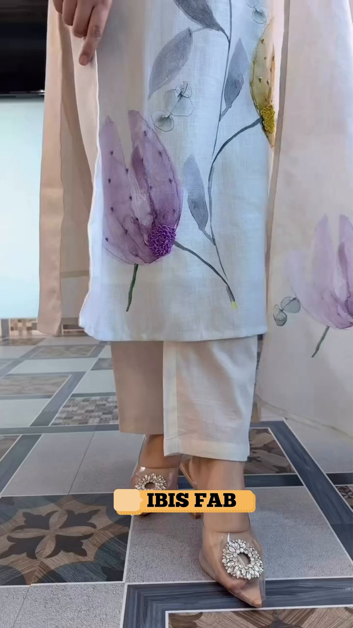 Ivory Floral Printed Linen Kurta Pant Dupatta
