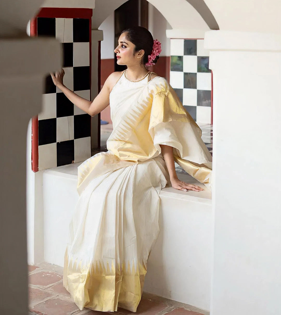Pure White Jacquard Saree – Elegant Woven Texture & Timeless Festive Wear