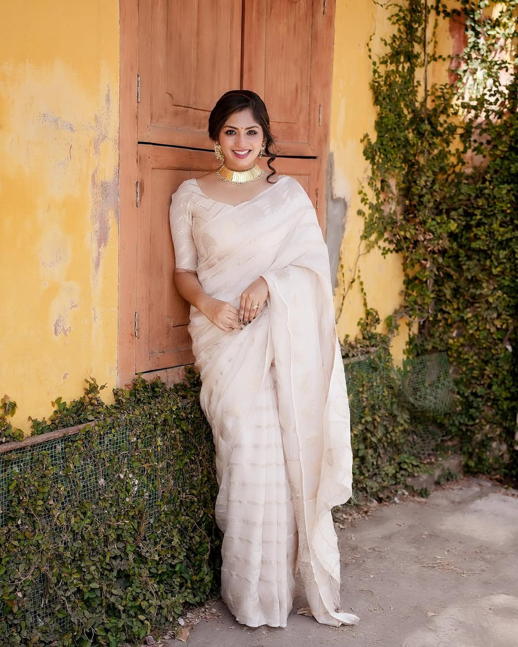 Elegant Off-White Jacquard Saree