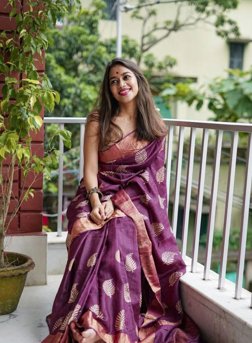 Royal Wine Jacquard Saree – Luxurious Weave for Festive & Elegant Occasions