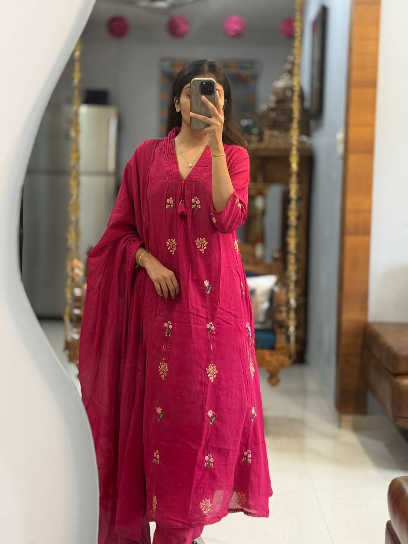 Traditional Mul Cotton Suit Highlighted with Thread Art