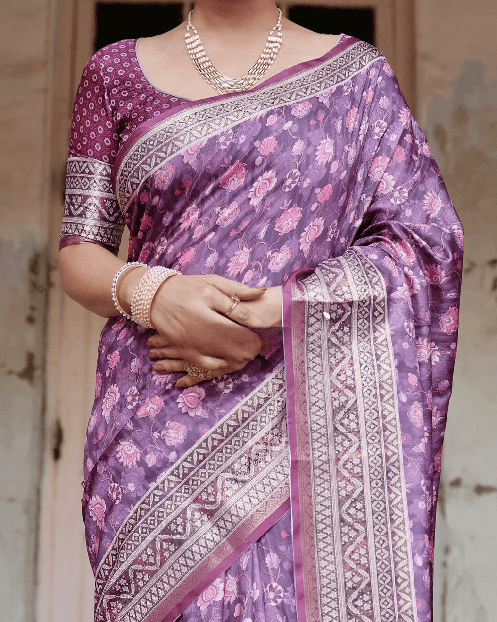 Eye-catching Purple Colored Jacquard Silk Saree