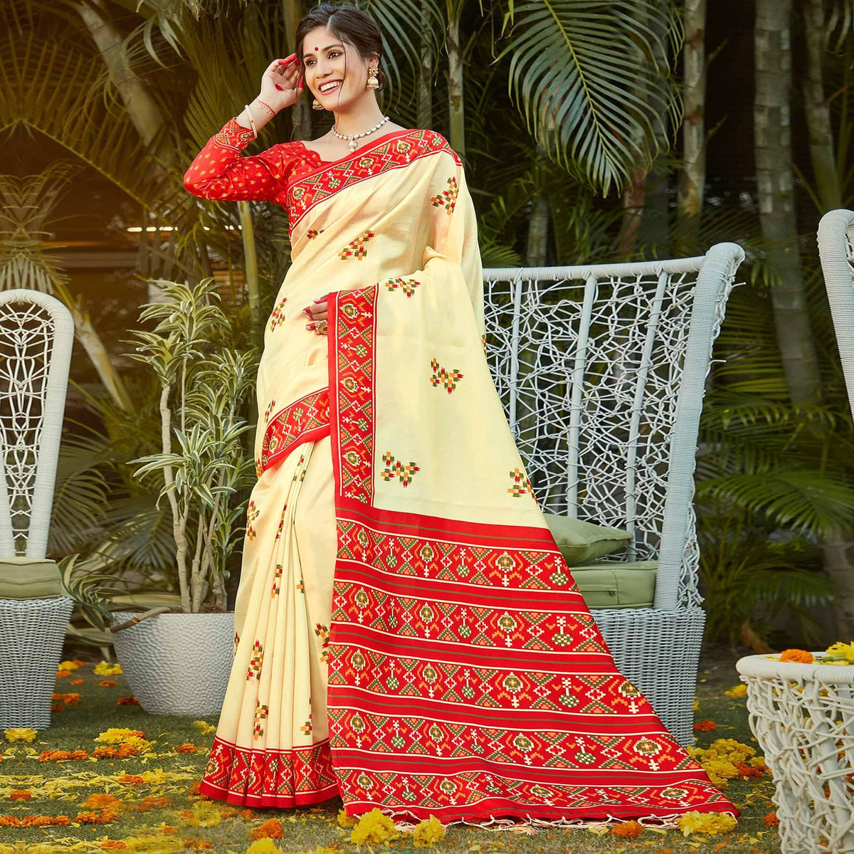 Yellow Color Soft Silk Attrective Sarees